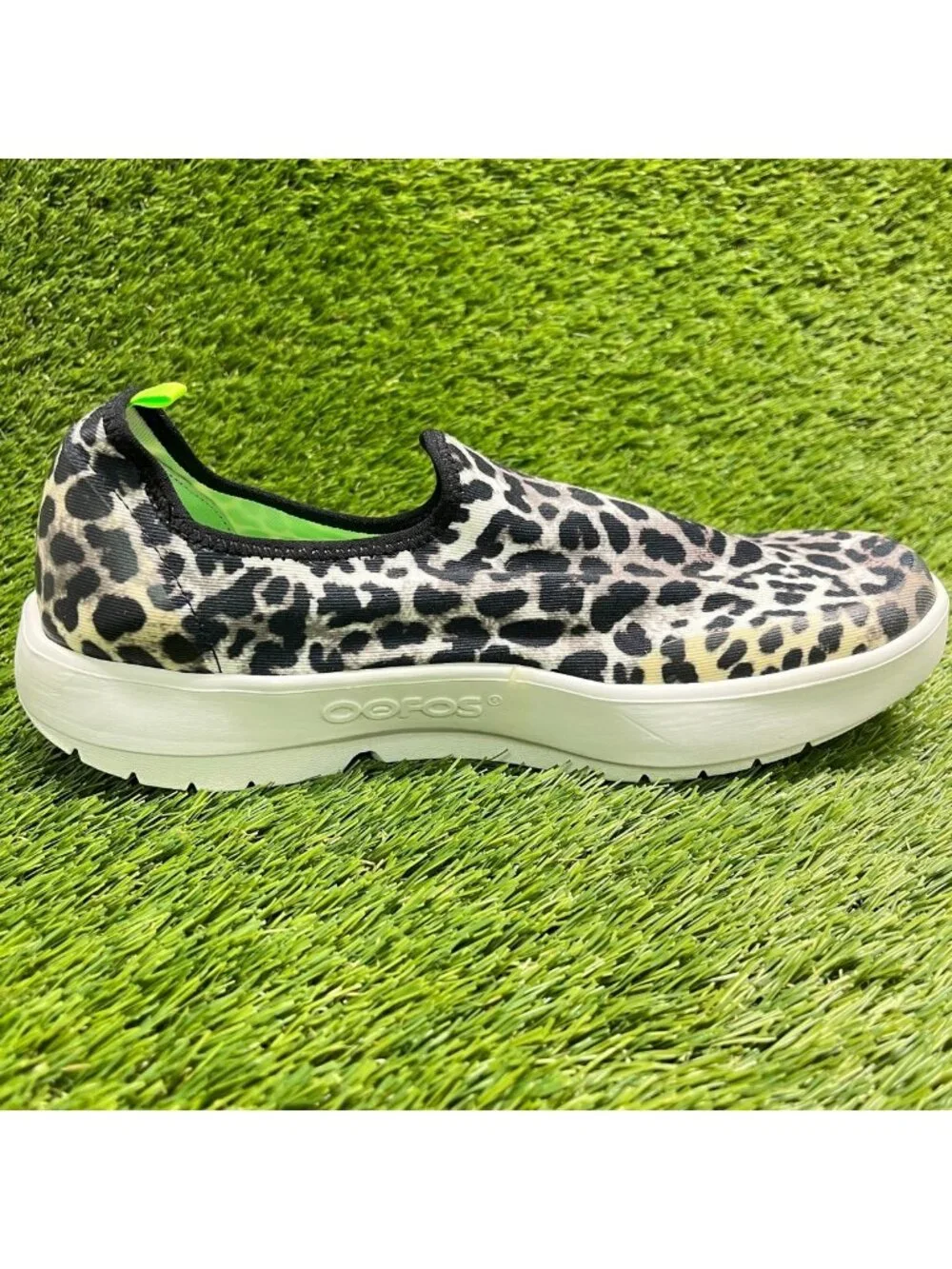 Oofos OOmg Eezee Leopard Print Womens Size 10 Black White Casual Slip On Shoes